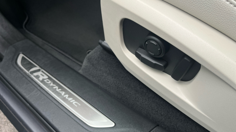 Jaguar F-Pace 2.0 P400e R-Dynamic SE 5dr Auto AWD Estate